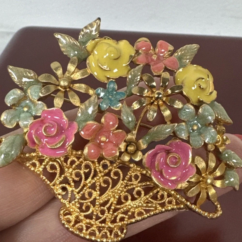 VINTAGE M Jent Brooch Pin flower basket enameled pastel flowers gold tone basket